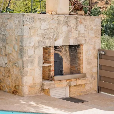 Mikra Anogia レティムノ